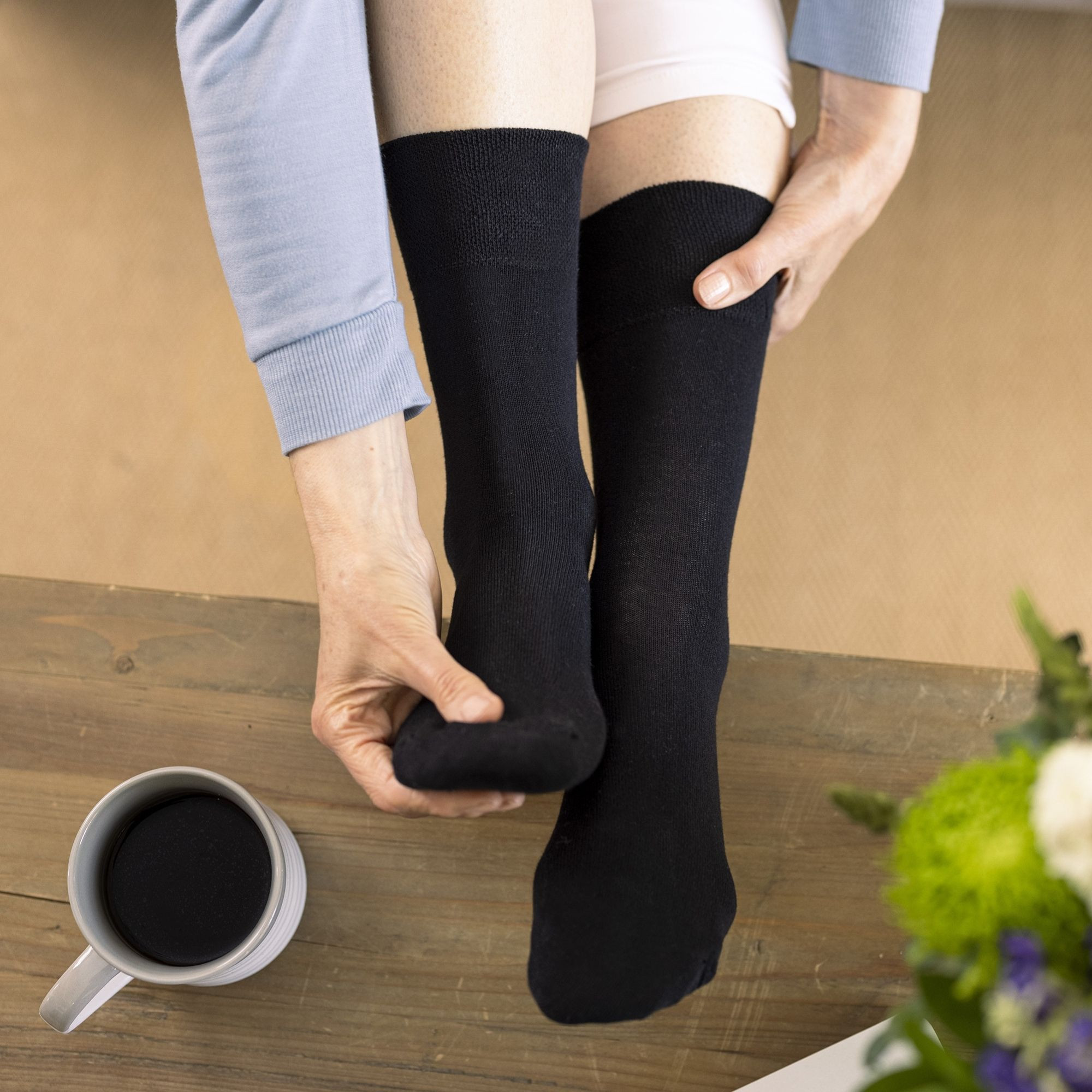 Ladies Bamboo Non Binding Gentle Grip Socks | IOMI Footnurse